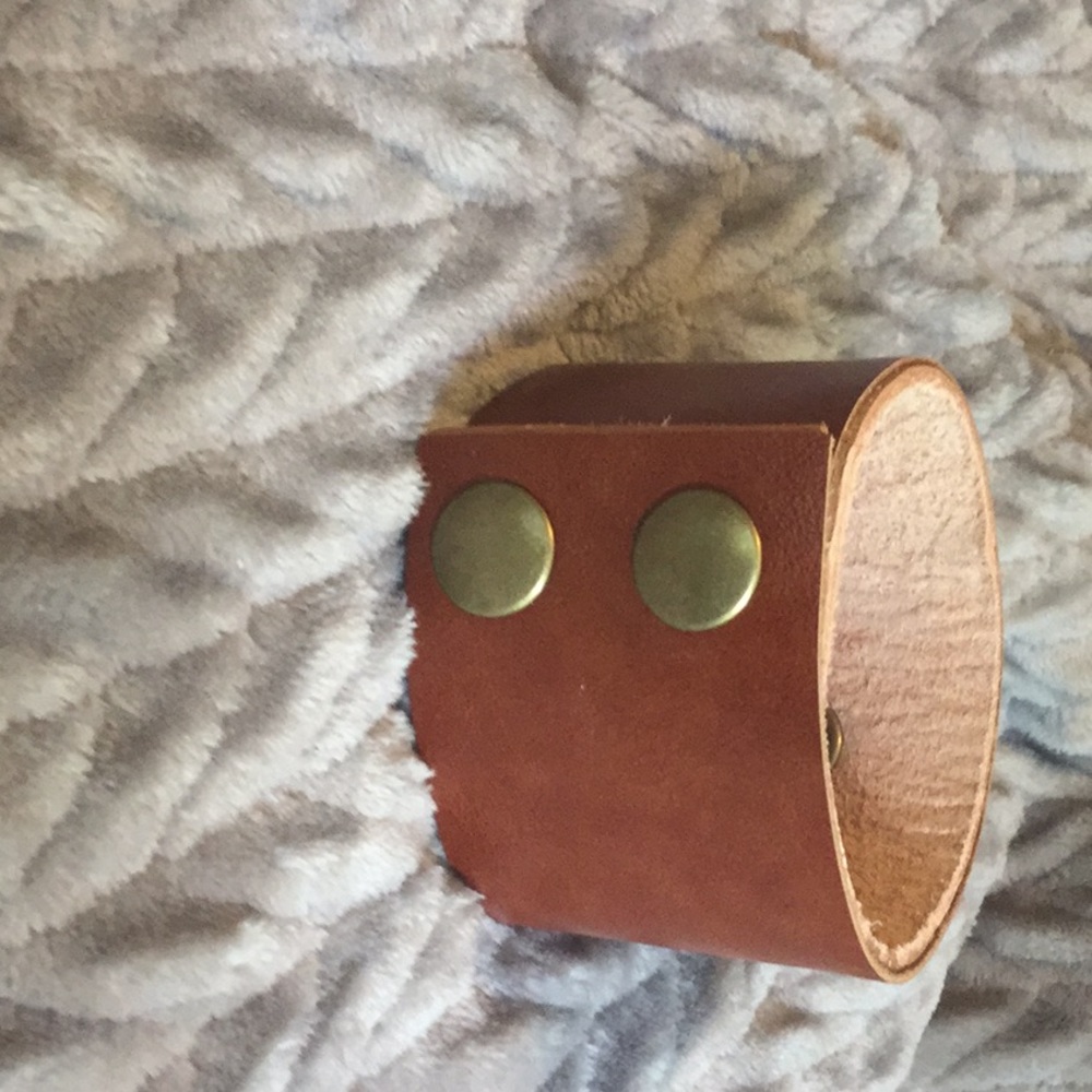 Handmade leather cuff - Picture 2 of 5